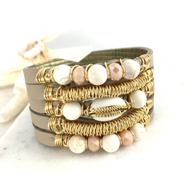 Maxi Cuff Leather / Cowrie Shell - Pink & Beige / Gold Plated